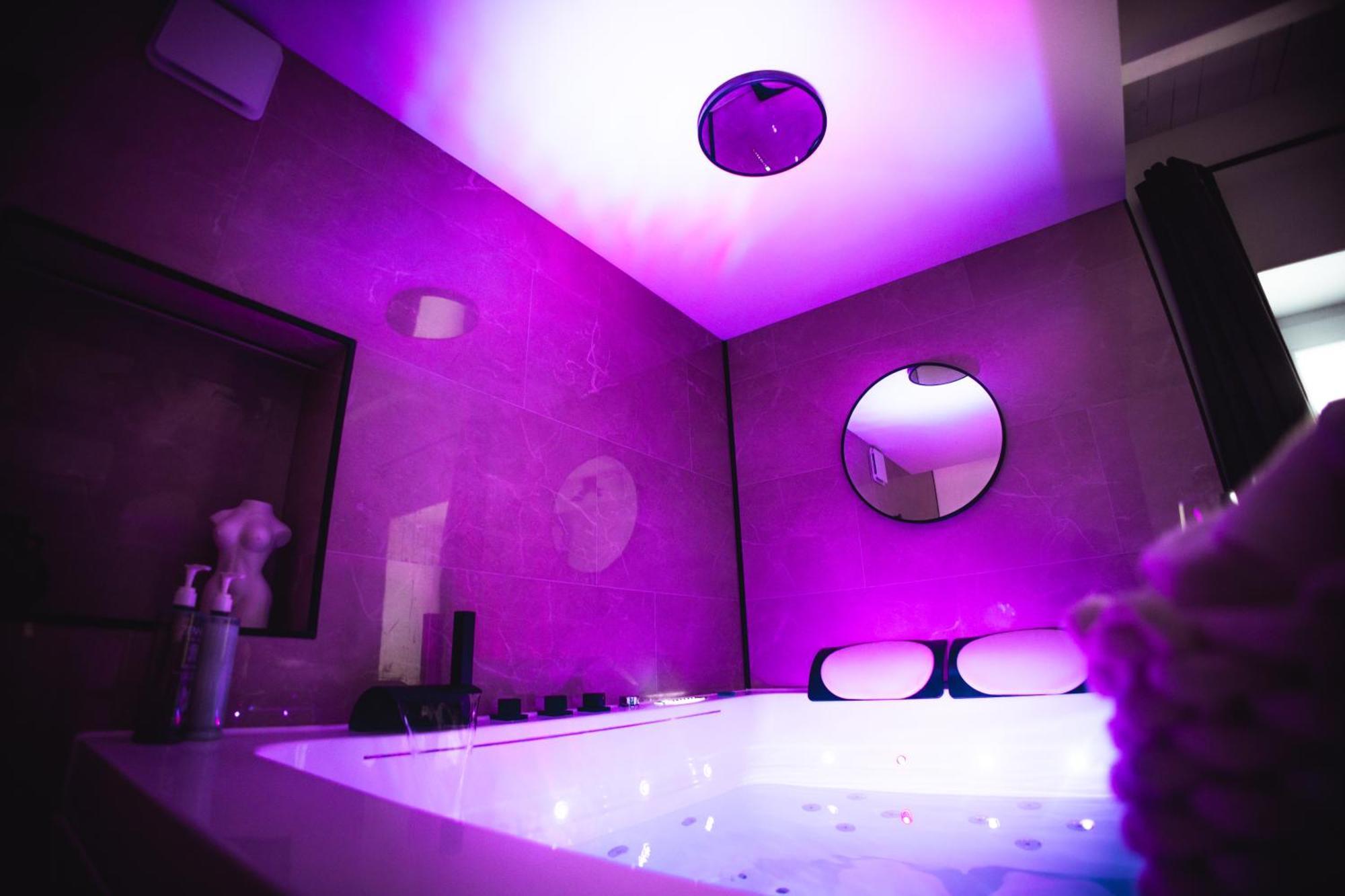 French Klss - Love Room By Prim0 C0Nciergerie Clermont-Ferrand Exteriör bild