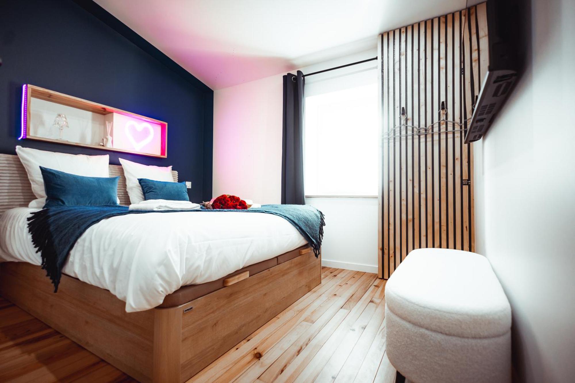 French Klss - Love Room By Prim0 C0Nciergerie Clermont-Ferrand Exteriör bild