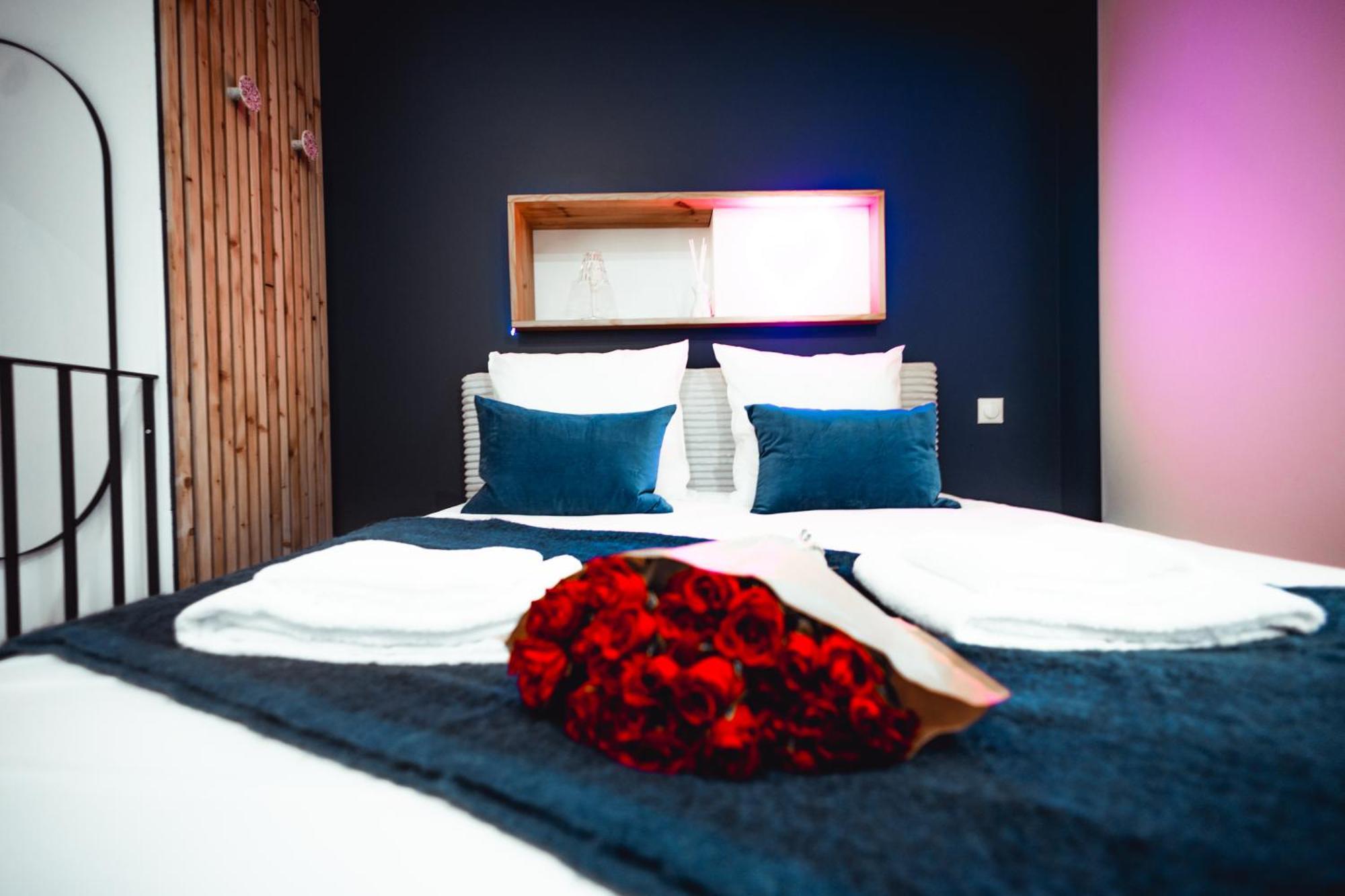 French Klss - Love Room By Prim0 C0Nciergerie Clermont-Ferrand Exteriör bild