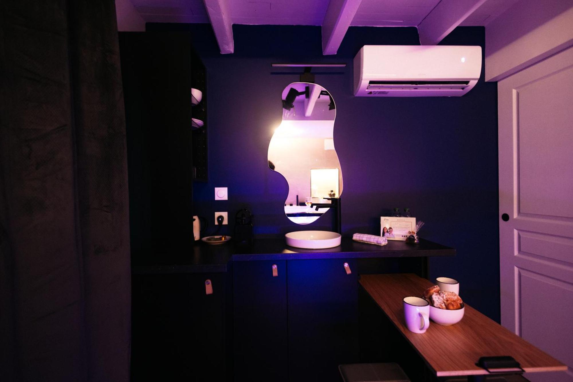 French Klss - Love Room By Prim0 C0Nciergerie Clermont-Ferrand Exteriör bild
